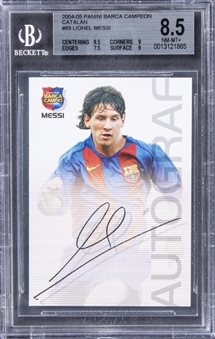 2004-05 Panini Sports Mega Cracks Barca Campio "Autograf" #89 Lionel Messi Rookie Card - BGS NM-MT+ 8.5